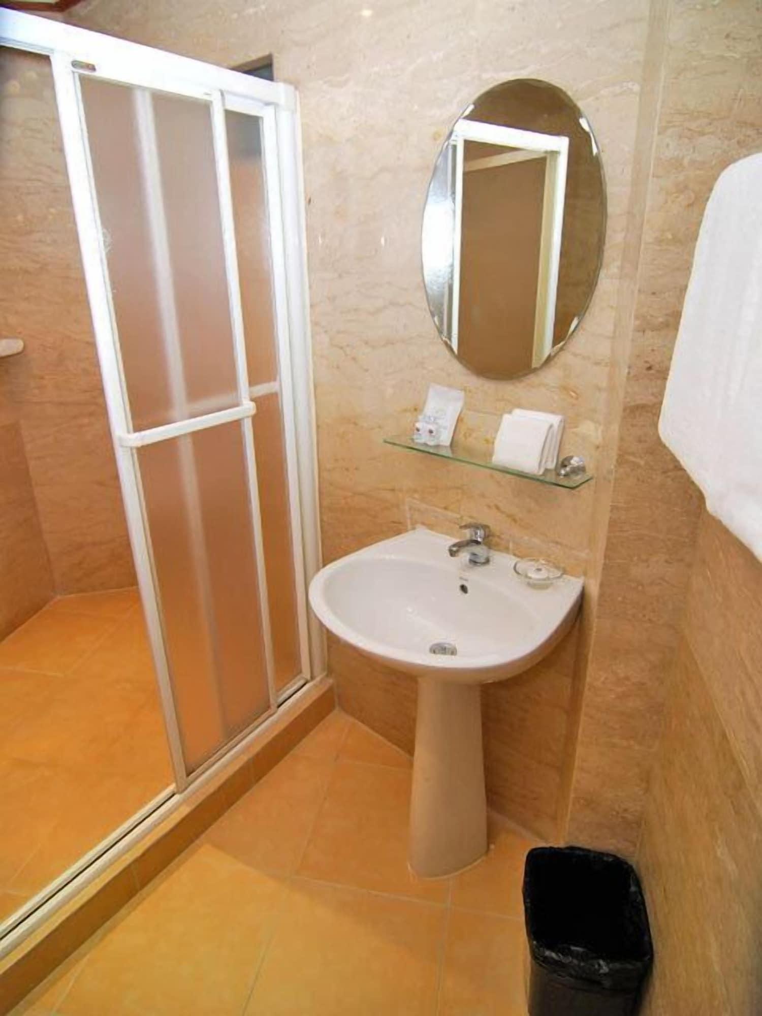 Lucky Palace Hotel Бангкок Экстерьер фото